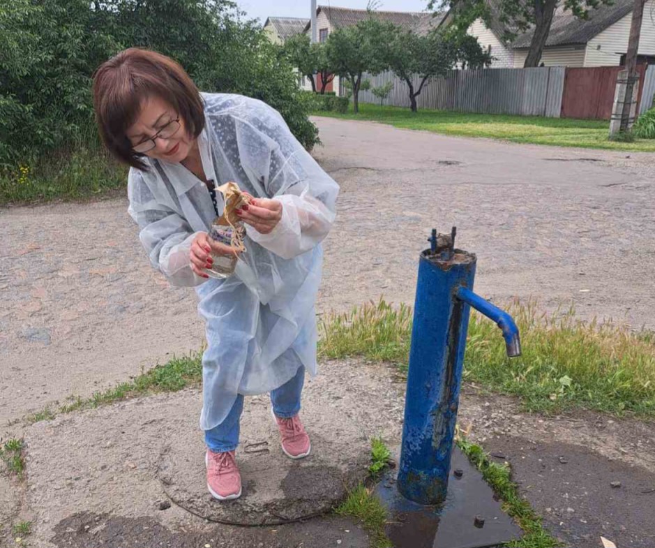1564